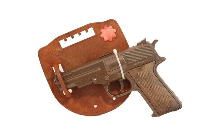 Verktyg/Vapen/Uniformer - Pistol Knallpulver